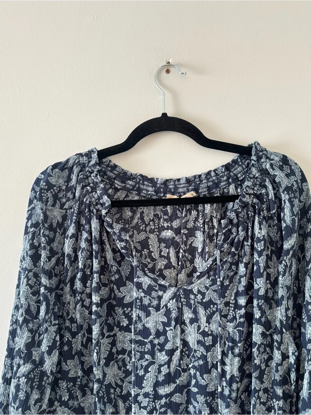 Faherty Emery Top Blue Floral Blouse Long Sleeve Peasant Ruffle Relaxed Fit - Picture 4 of 7